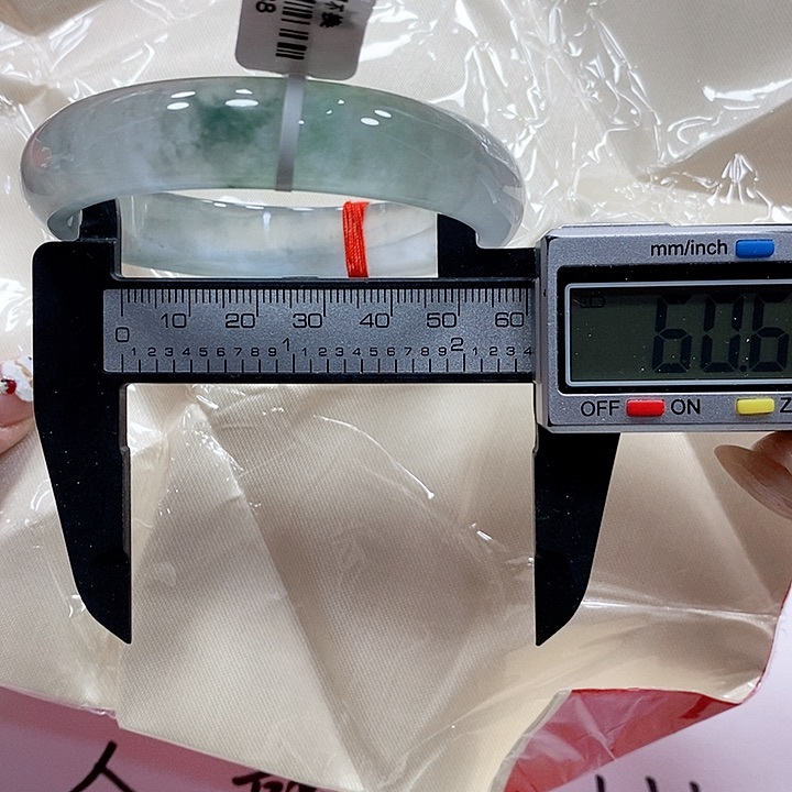 手***8翡翠手镯未镶嵌141。   链接➕2去拍