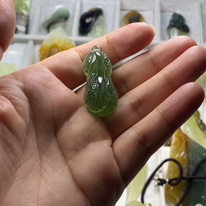 民***件蛇纹石玉未镶嵌吊坠(不含链)