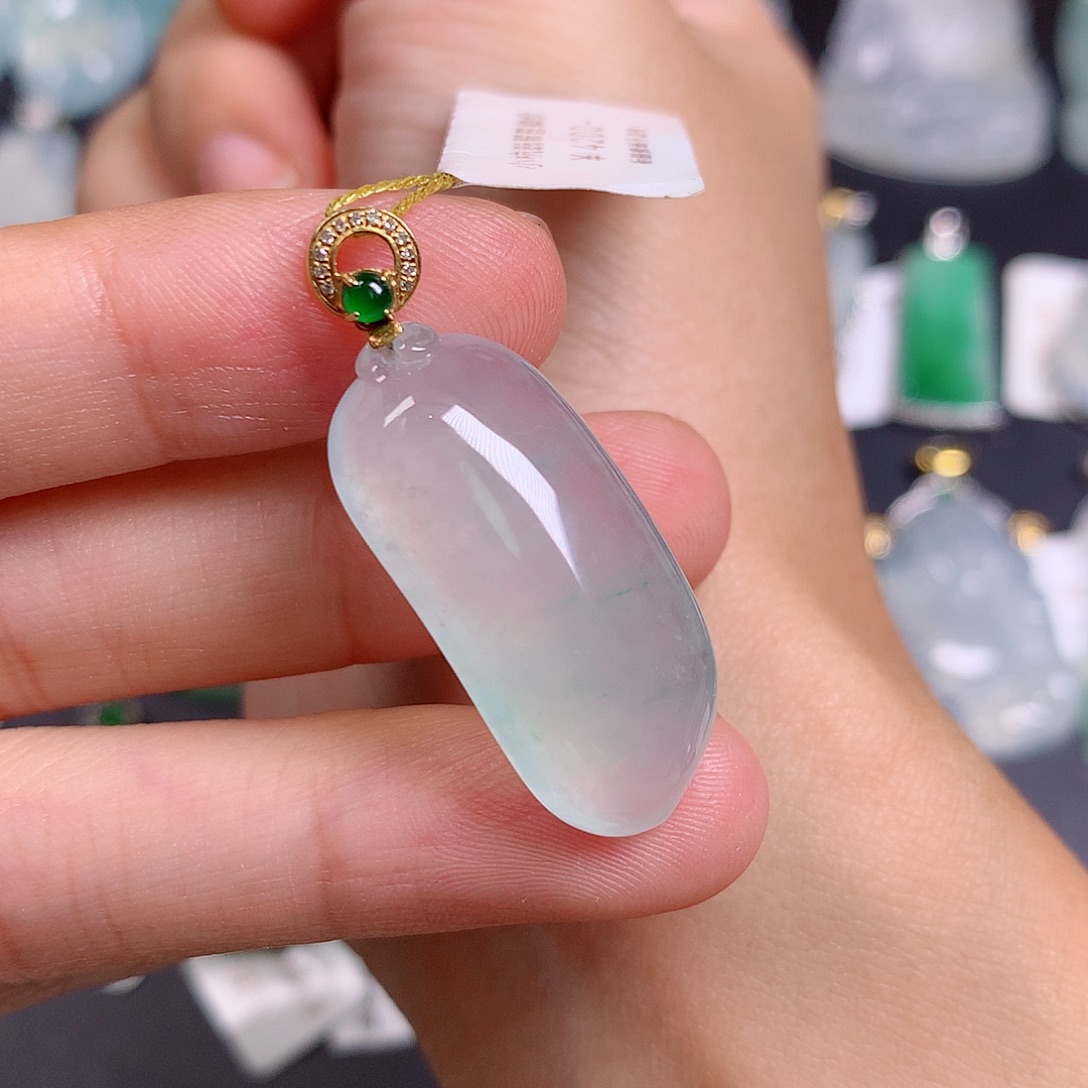 颈饰18K金镶嵌翡翠