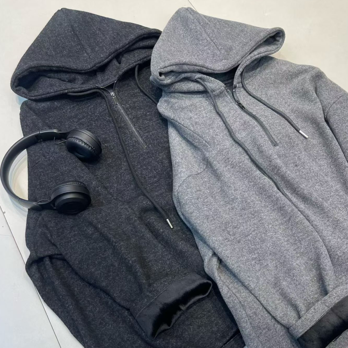 连帽宽松纯色圈圈毛绒感面料休闲简约拉链保暖厚款卫衣