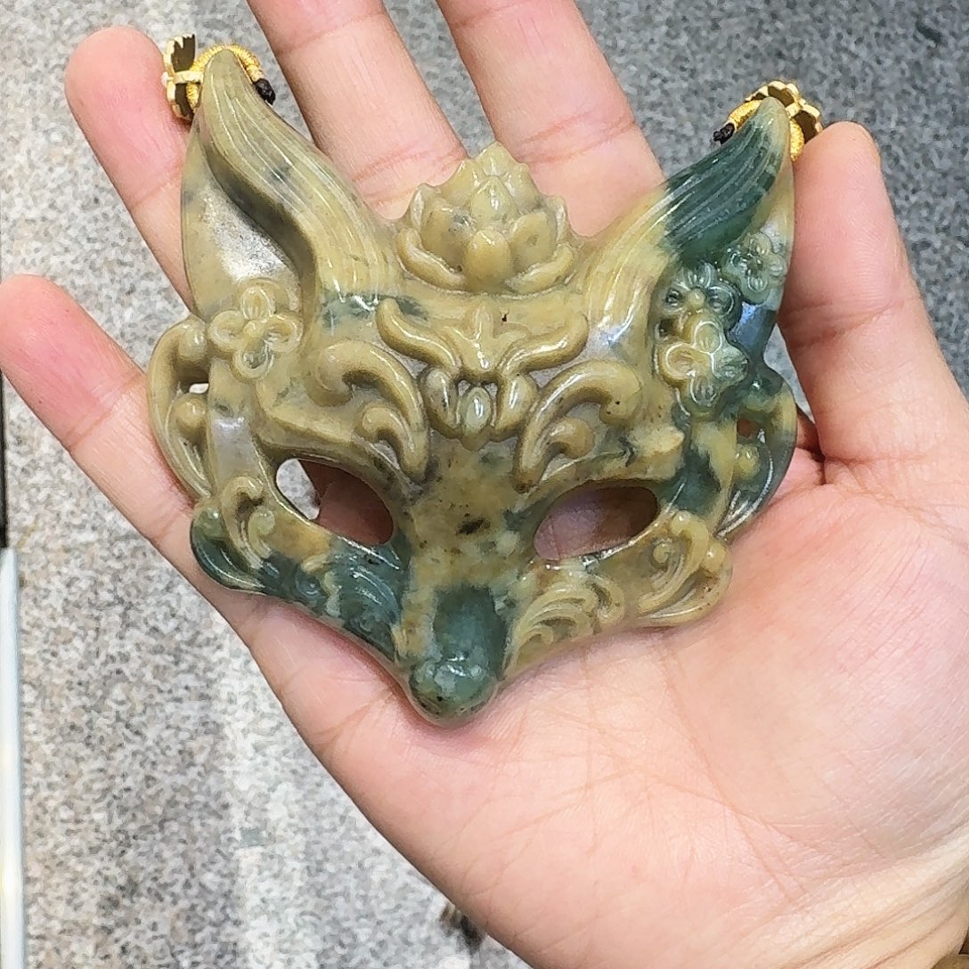 哆***迪和田玉未镶嵌颈饰