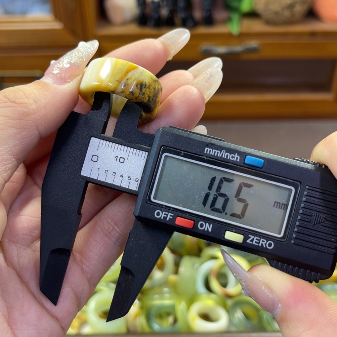 蛇纹石玉未镶嵌手镯33