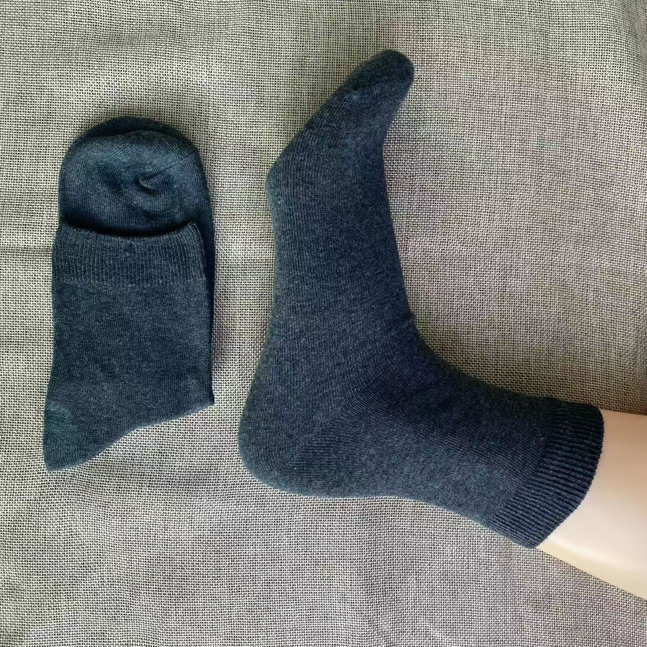 男士黑色深灰色男袜纯色中筒袜子商务袜休闲百搭棉袜