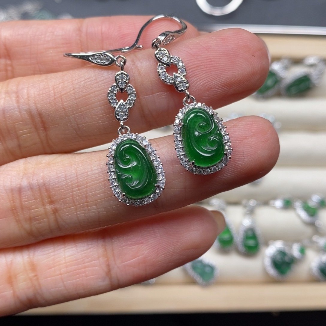 翡翠颈饰未镶嵌翡翠