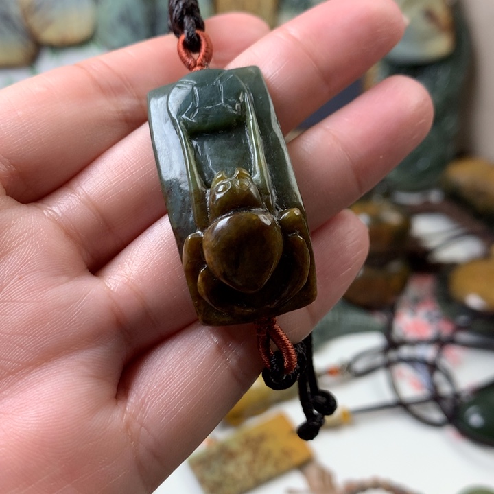 岫岩河磨玉（透闪石质玉）手牌未镶嵌