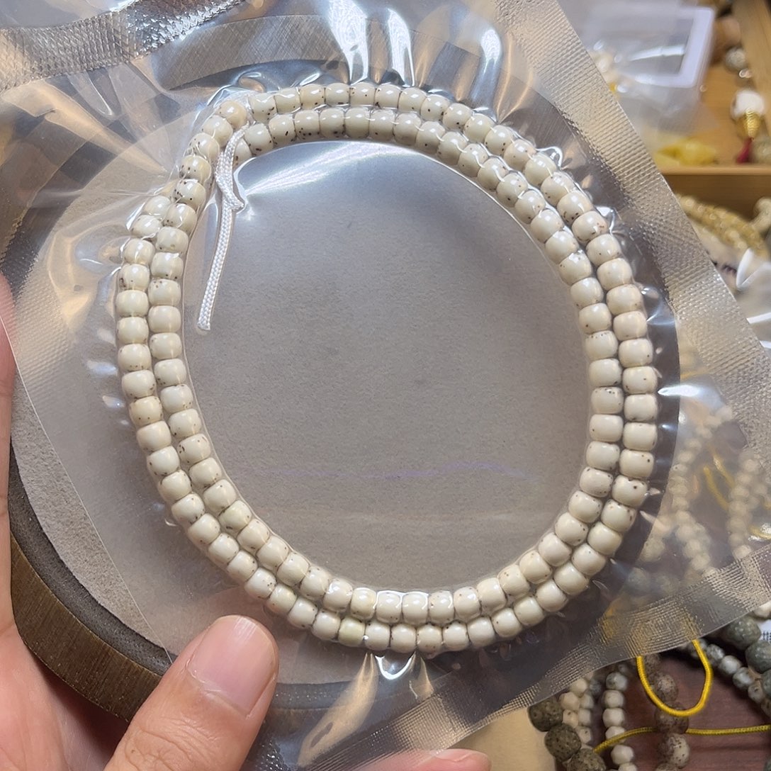 苏***r星月菩提吊坠骨瓷白通体