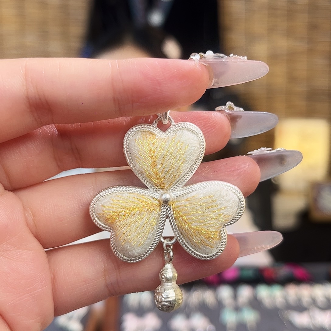 布艺合金三叶草吊坠20