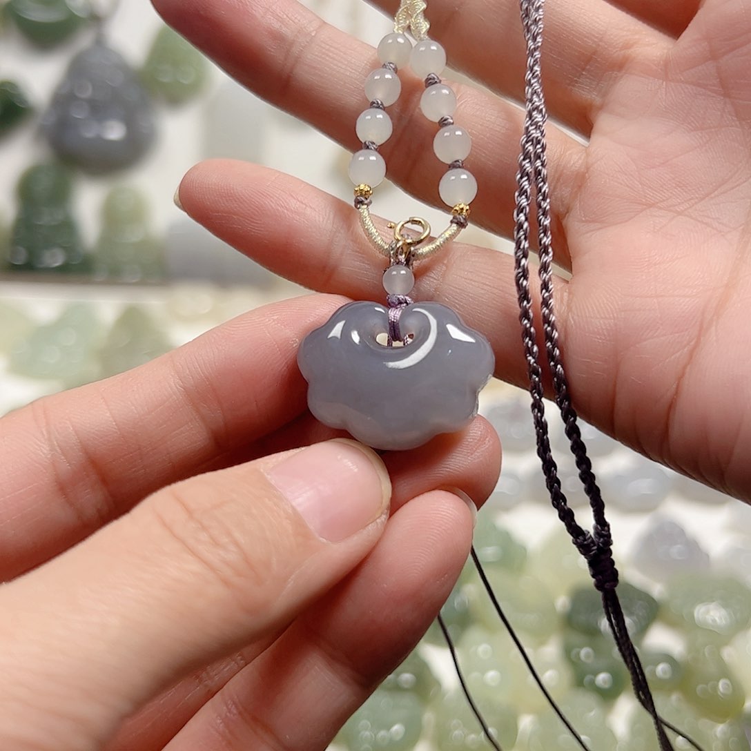 颈饰未镶嵌和田玉你****。