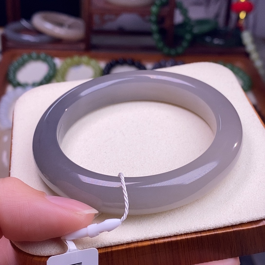 颈饰未镶嵌和田玉58烟紫手镯