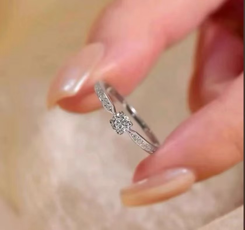 【南非之星】 0.3CT 小米粒女戒