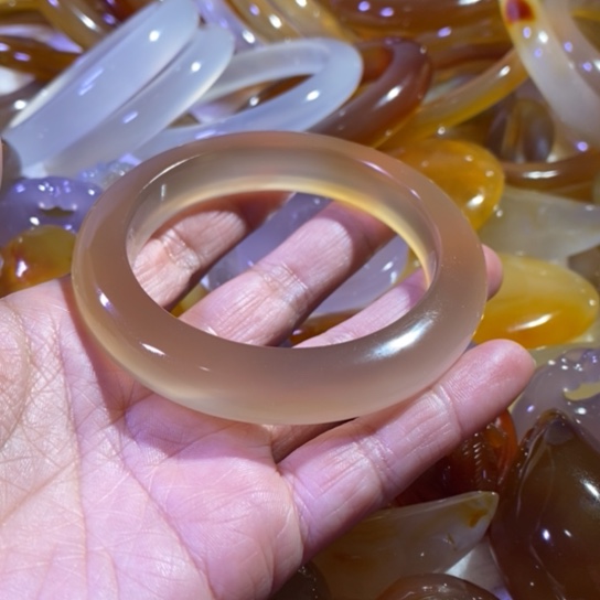 玛瑙/玉髓玛瑙手镯未镶嵌象**茶