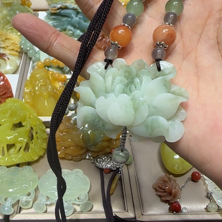 蛇纹石玉吊坠未镶嵌