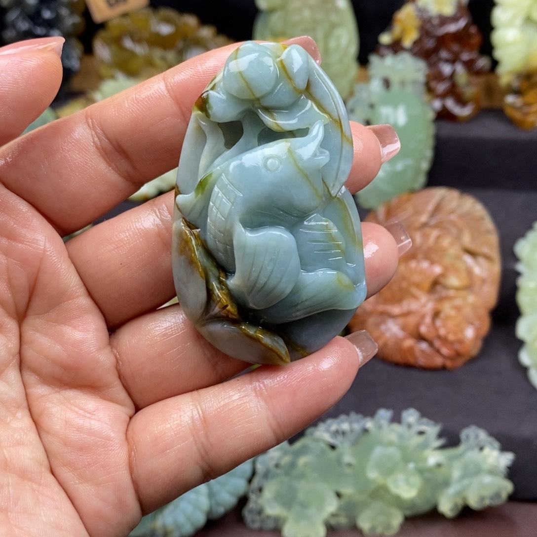 蛇纹石玉颈饰未镶嵌