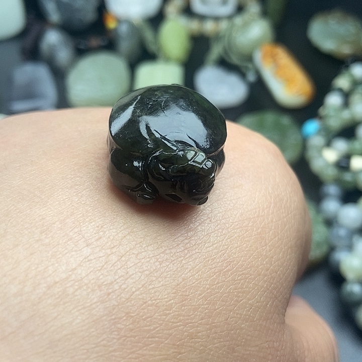 森***东和田玉未镶嵌颈饰