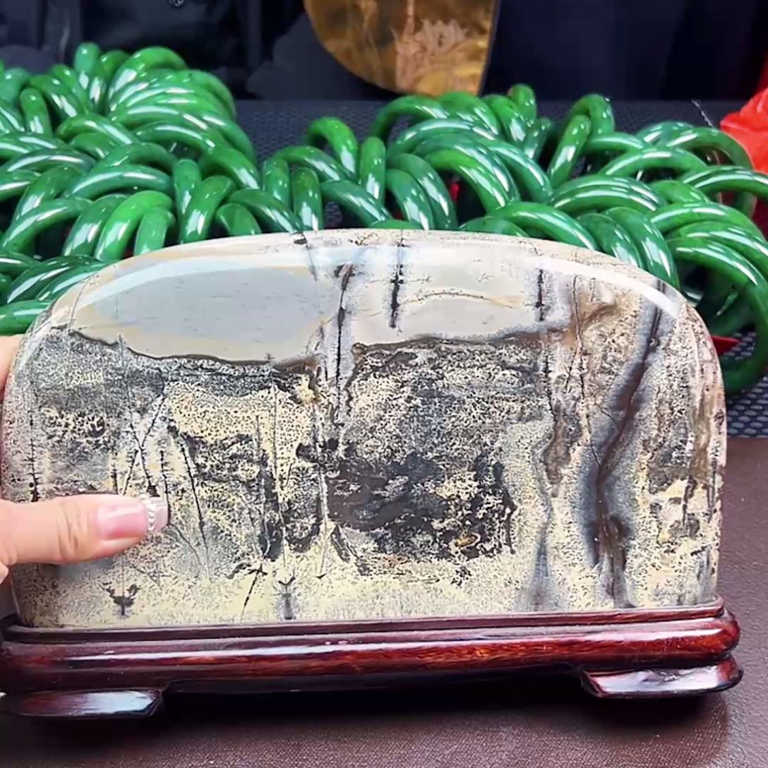 石英质玉未镶嵌颈饰