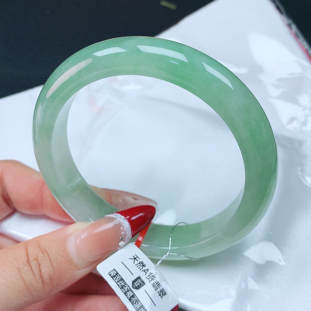 翡翠手镯未镶嵌59圈