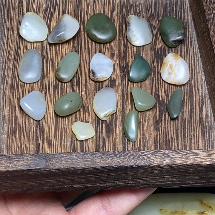 火***机和田玉未镶嵌颈饰