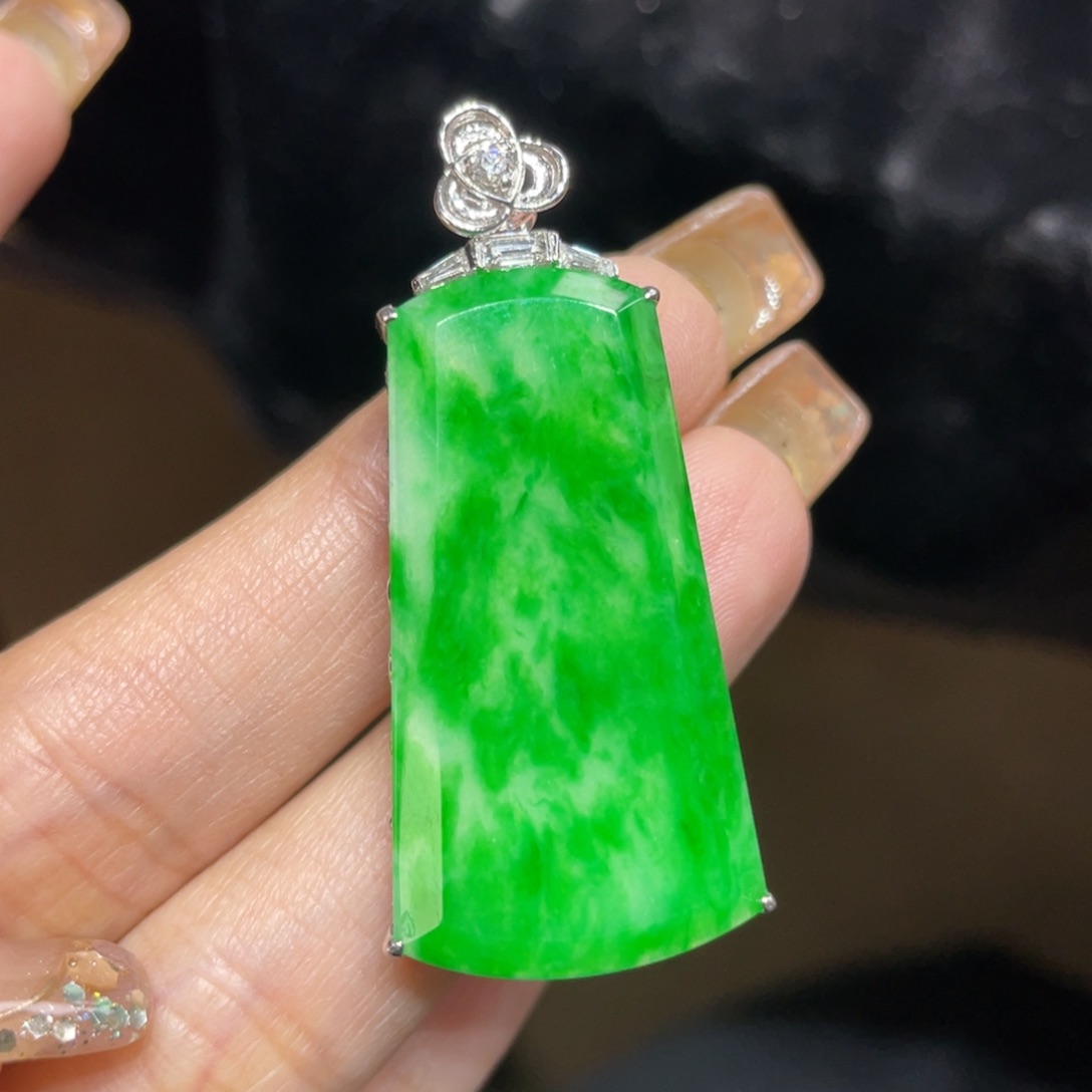 翡翠颈饰18K金镶嵌天然缅甸翡翠