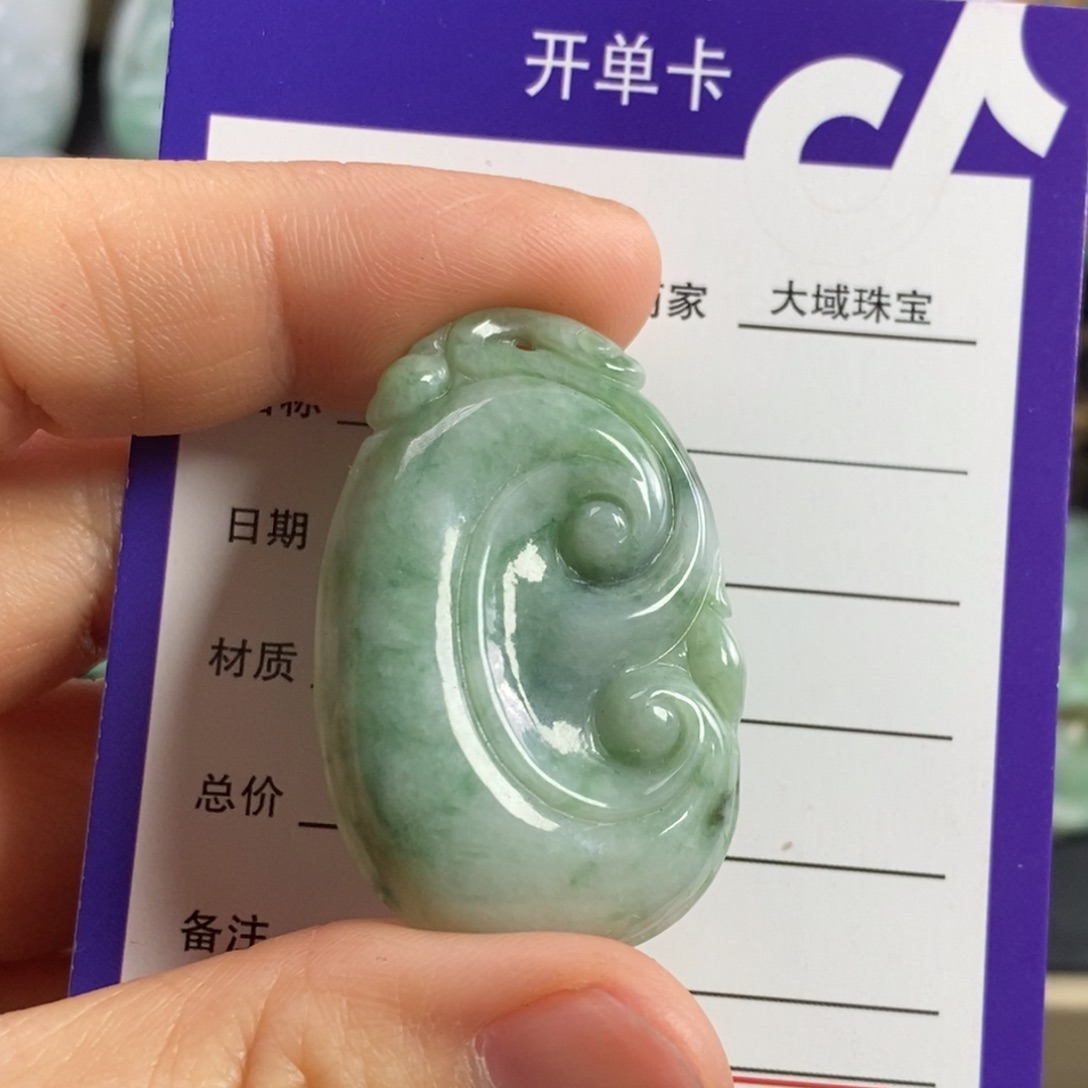 翡翠颈饰未镶嵌如意