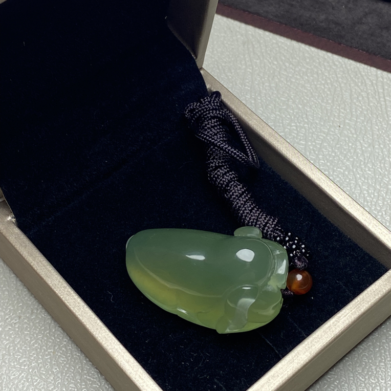 岫玉手工雕刻精美小猪
