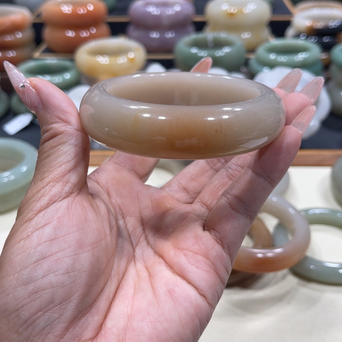 石英岩玉手镯未镶嵌