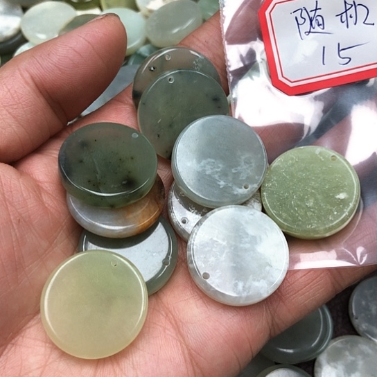 蛇纹石玉颈饰未镶嵌随机1