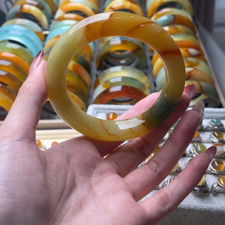 蛇纹石玉手镯未镶嵌60