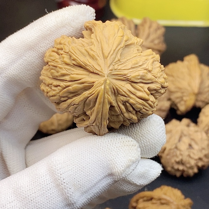 文玩核桃吊坠名****屁有裂有黄瑕疵不退不换