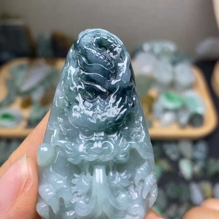 颈饰未镶嵌翡翠龙