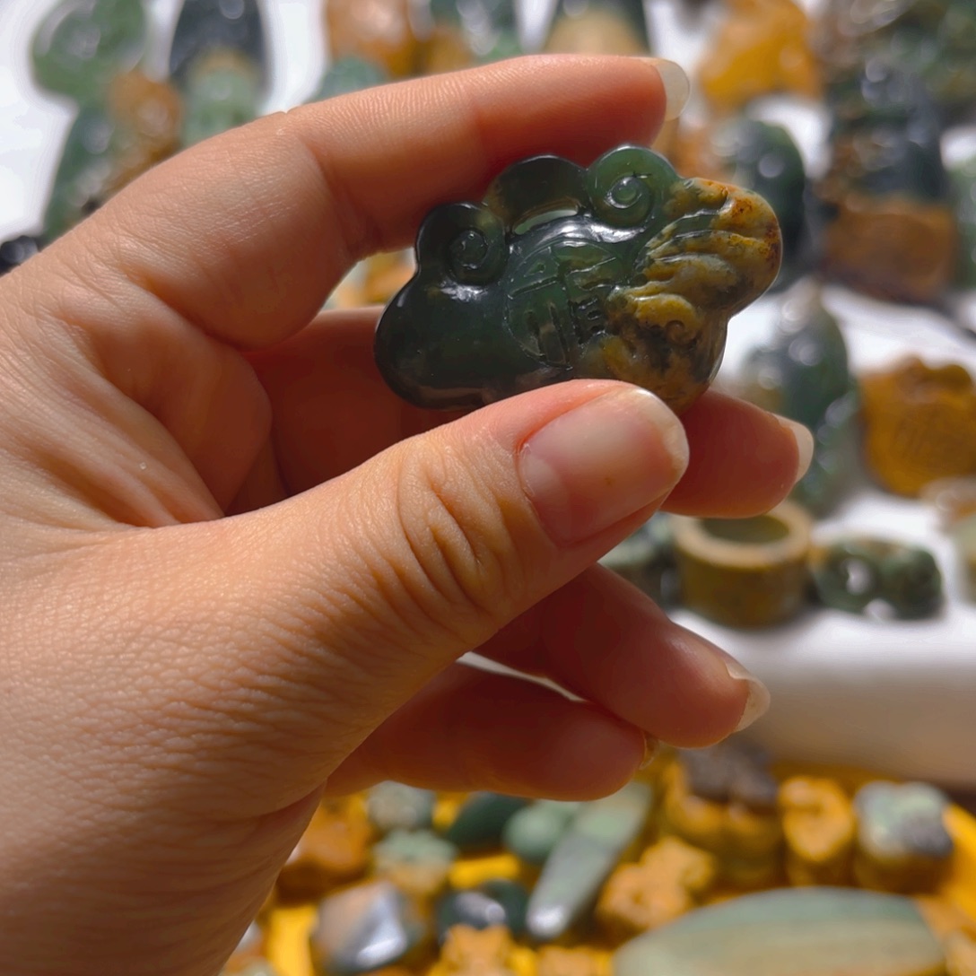 岫岩河磨玉（透闪石质玉）挂件未镶嵌