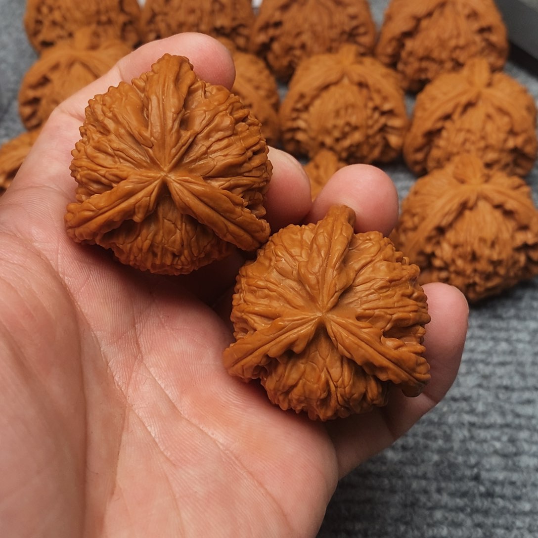 文玩核桃吊坠S****5精工修复三棱40白奔