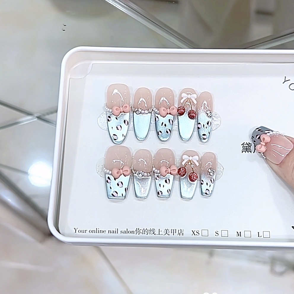 3000 NAIL “蓝樱桃”设计师高定原创纯手工高级感猫眼显白穿戴甲