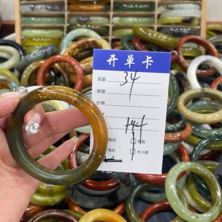 蛇纹石玉未镶嵌手镯