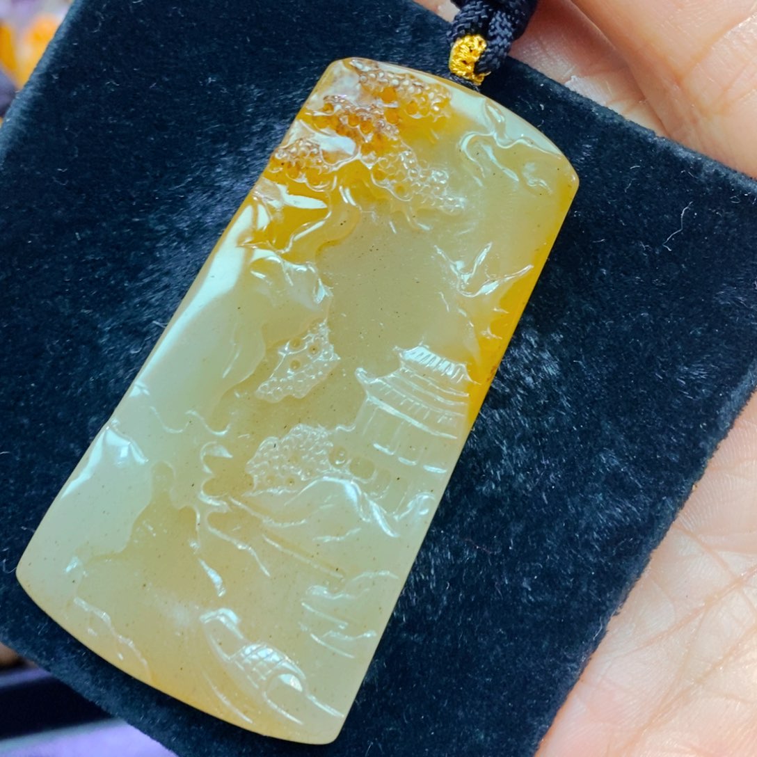 未镶嵌石英质玉（黄龙玉）颈饰