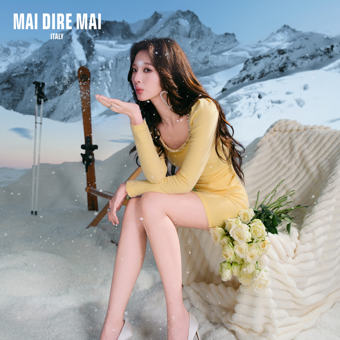 MAI DIRE MAI钻链方领收腰长袖优雅气质打底针织连衣裙短款女秋冬