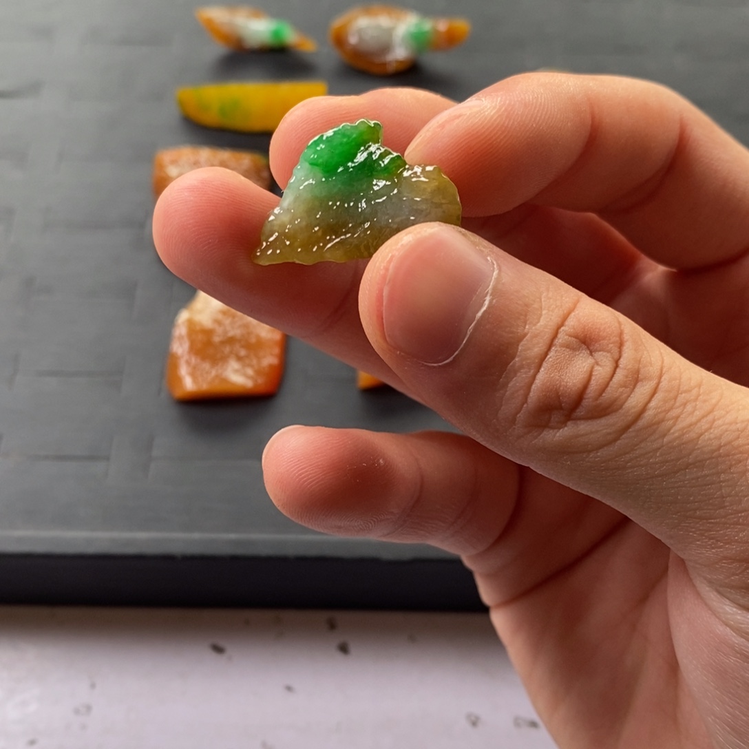 未镶嵌定制翡翠缅甸天然a货翡翠，黄加绿随形