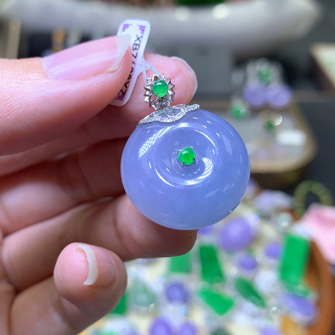 【闪购商品】翡翠颈饰18K金镶嵌翡翠吊坠项链