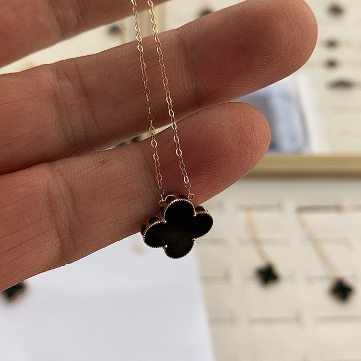 颈饰18K金镶嵌翡翠