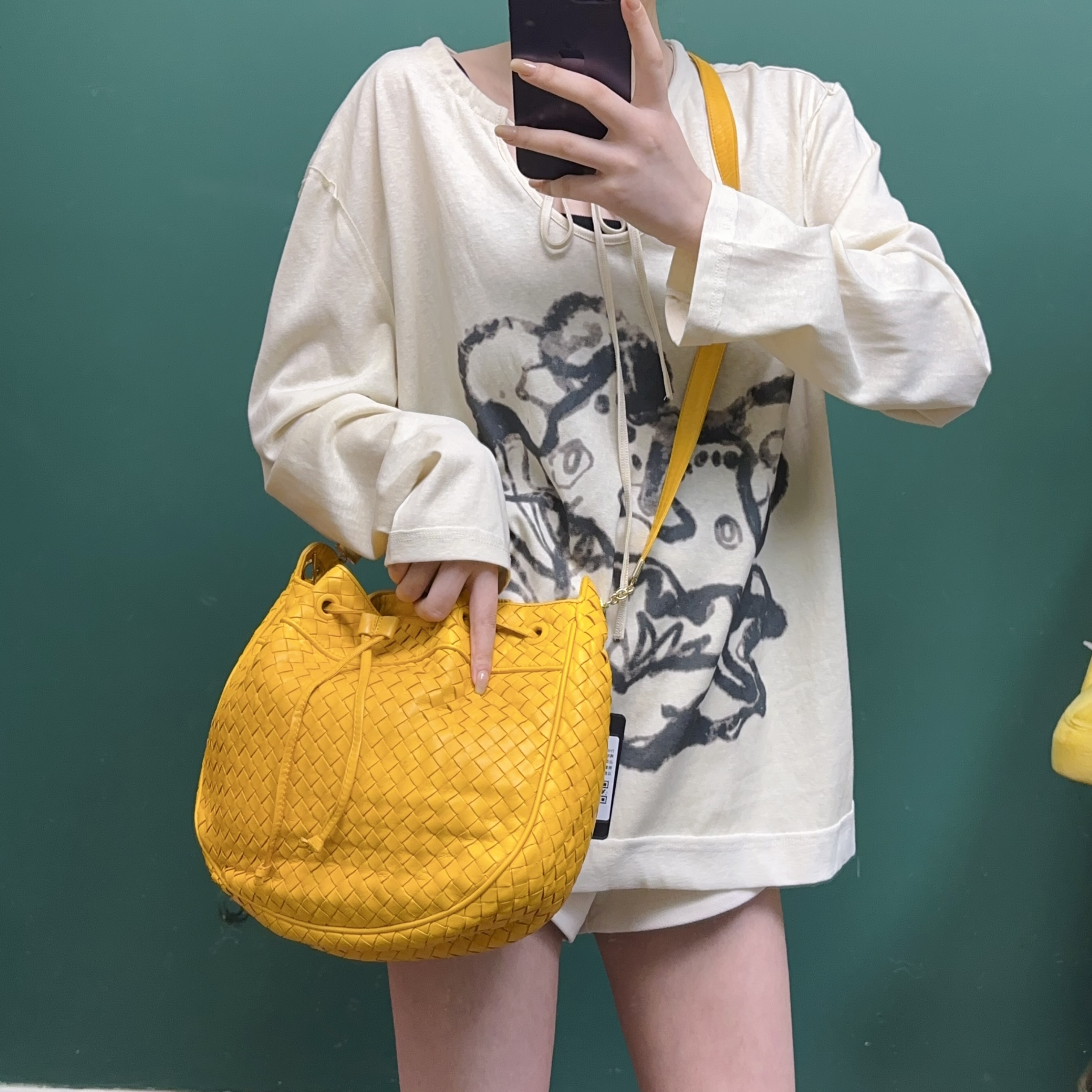 95新 BOTTEGA VENETA/葆蝶家 手工编织柠檬黄抽绳斜挎包 TH686