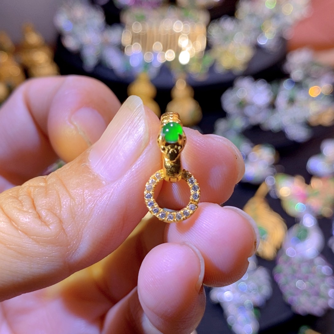 翡翠银S925镶嵌项圈天然翡翠