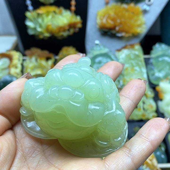 蛇纹石玉摆件未镶嵌