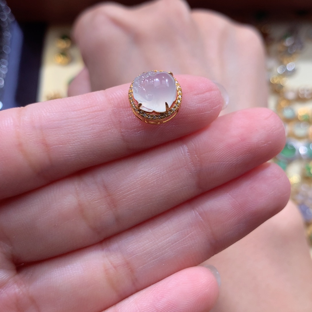 为***乖颈饰18K金镶嵌翡翠翡翠