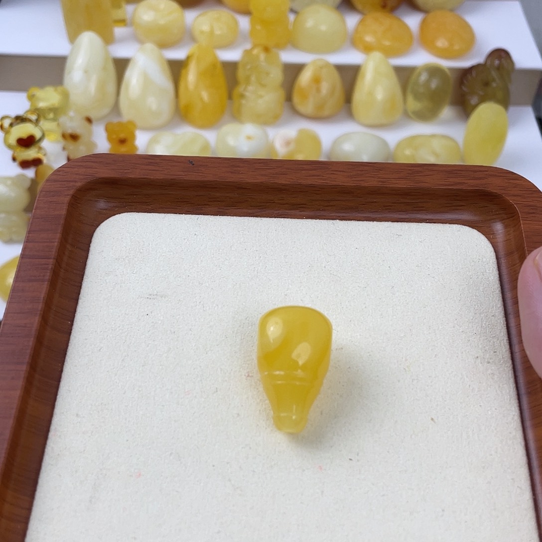 未镶嵌琥珀珠宝奇石蓝*