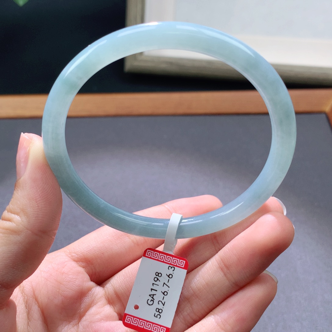 翡翠手镯未镶嵌天然翡翠手镯