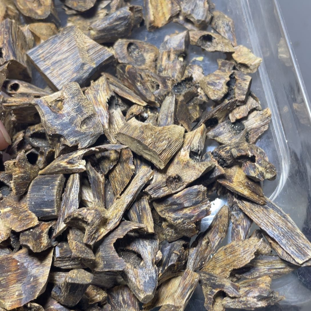 奇楠沉香蓝宝石原材料