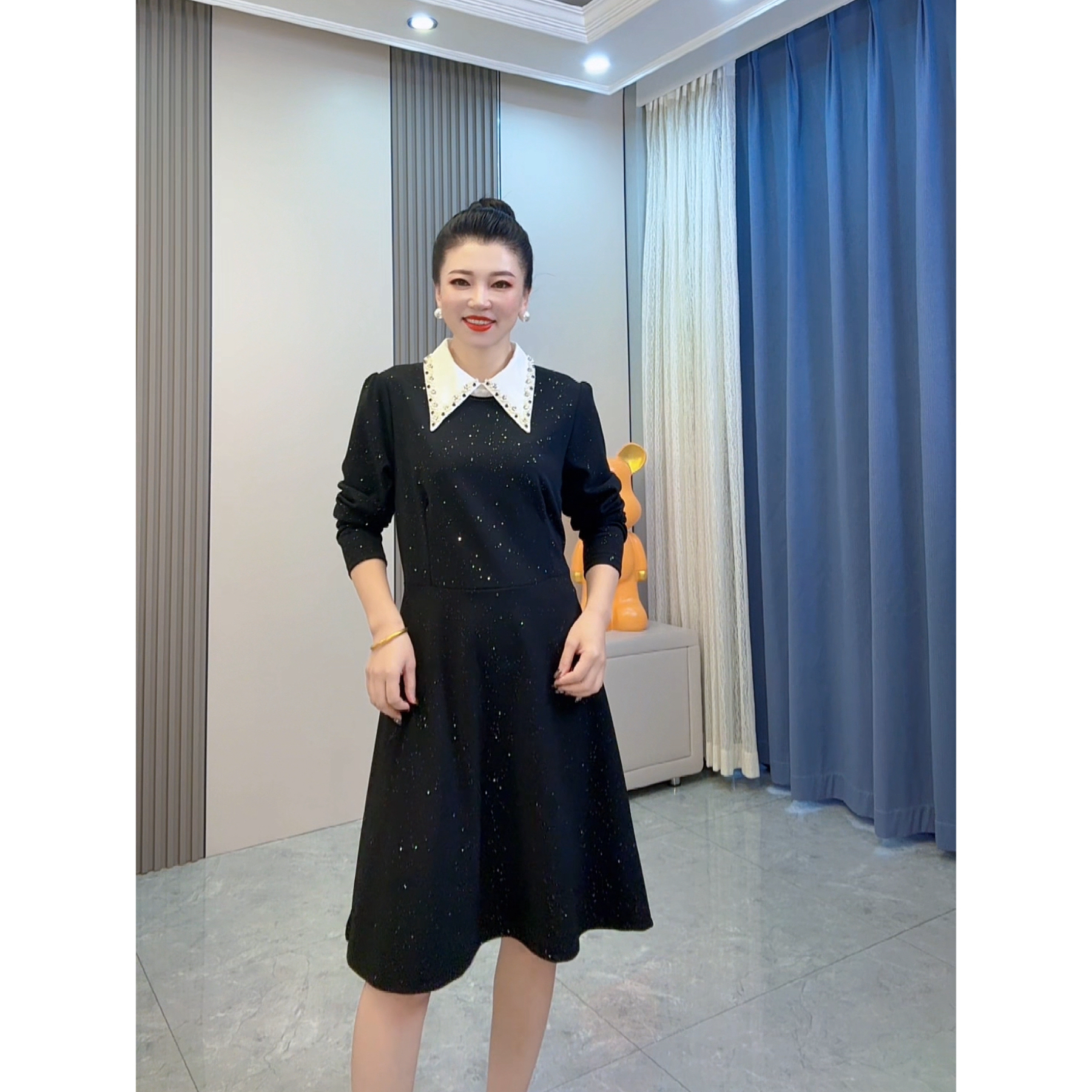 秋冬新款法式赫本风轻奢气质收腰显瘦重工翻领大码连衣裙