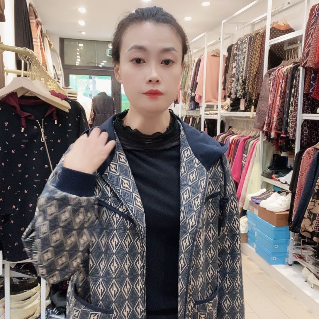 肥肥伊人精品外套