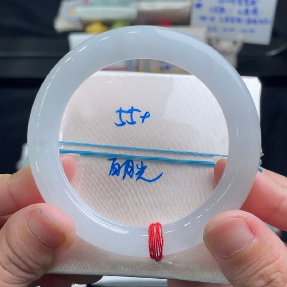 翡翠手镯未镶嵌翡翠手镯