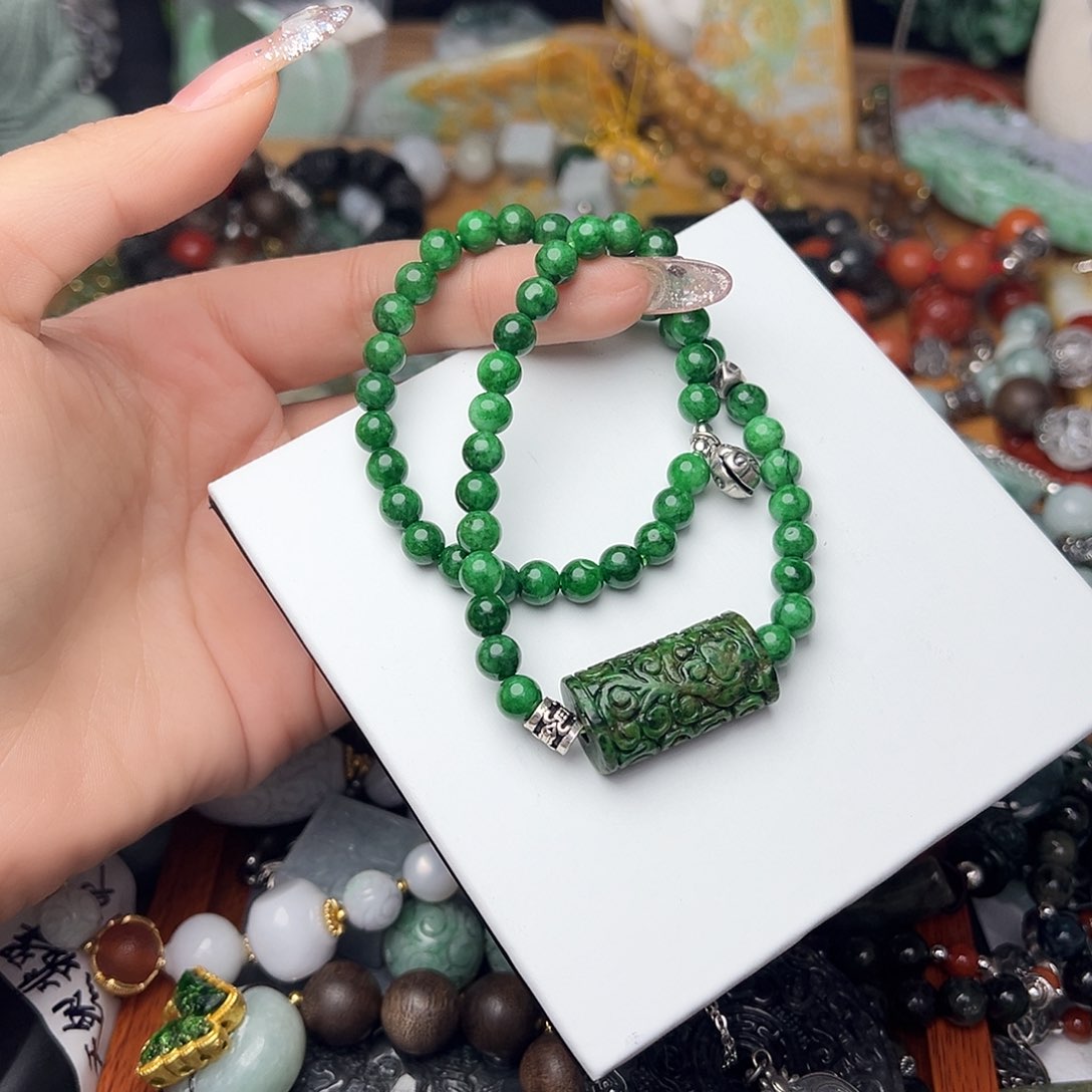 翡翠吊坠(赠链)未镶嵌1****梢吊坠