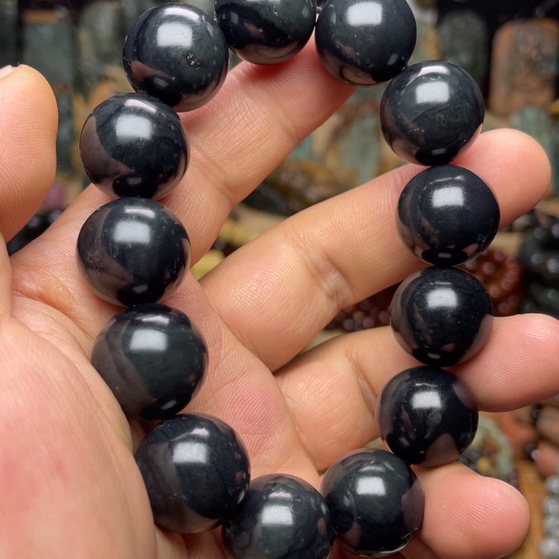 透闪石质玉未镶嵌颈饰18